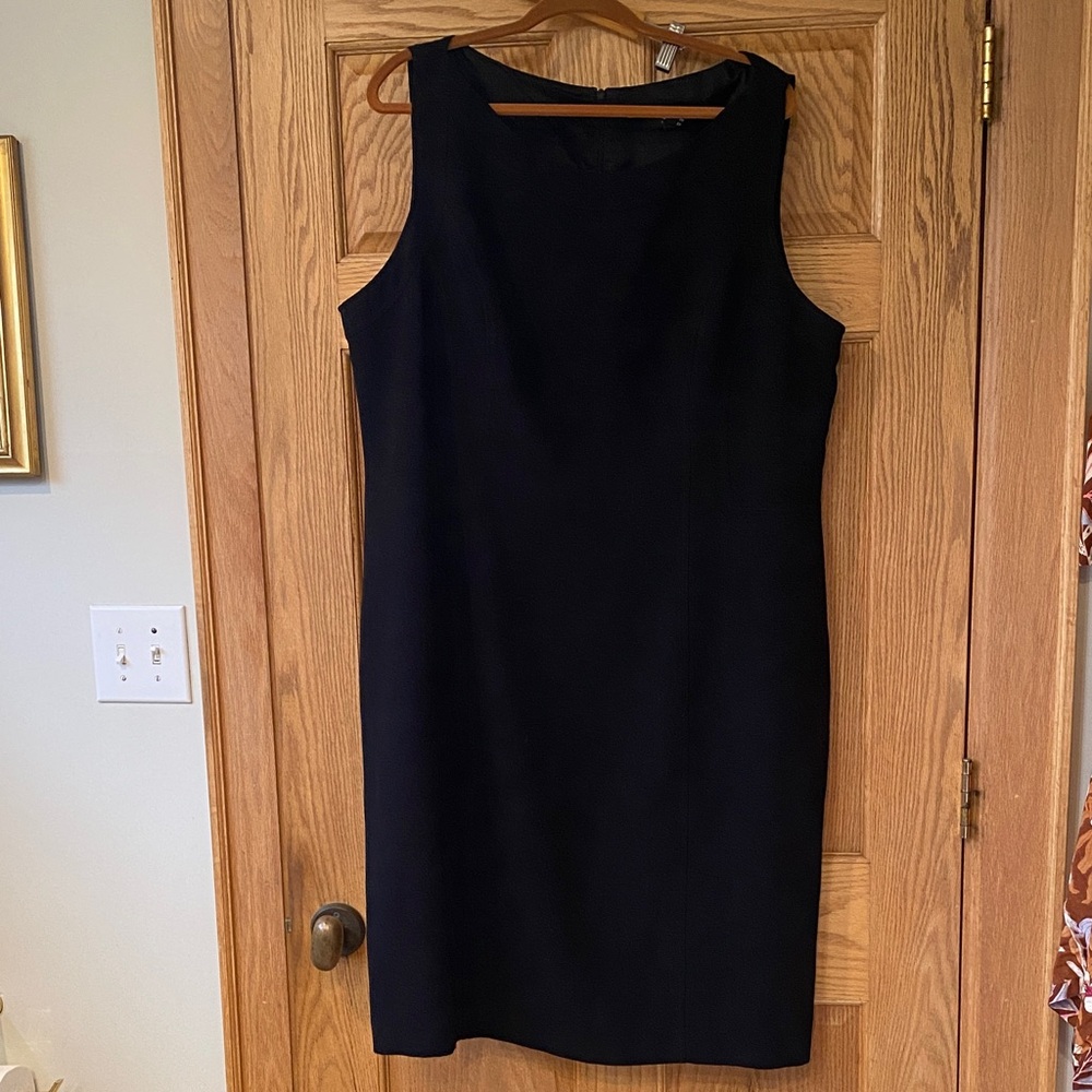 Louben Elegant Black Sleeveless Dress